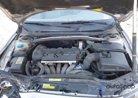 2002 Volvo V70 2.4 z USA, uszkodzony, nr VIN YV1SW61R121182063